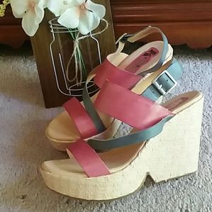 NWOT Pink and gray wedges